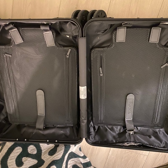 Supreme Rimowa 45L (Considering trades) - Picture 4 of 5
